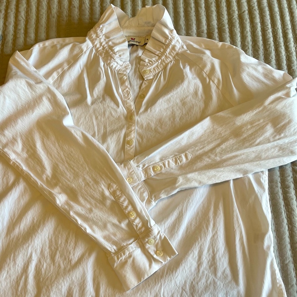 EUC Vineyard Vines Blouse